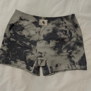 DARC 🐺 SPORT SMALL SEAMLESS SCRUNCH SHORTS